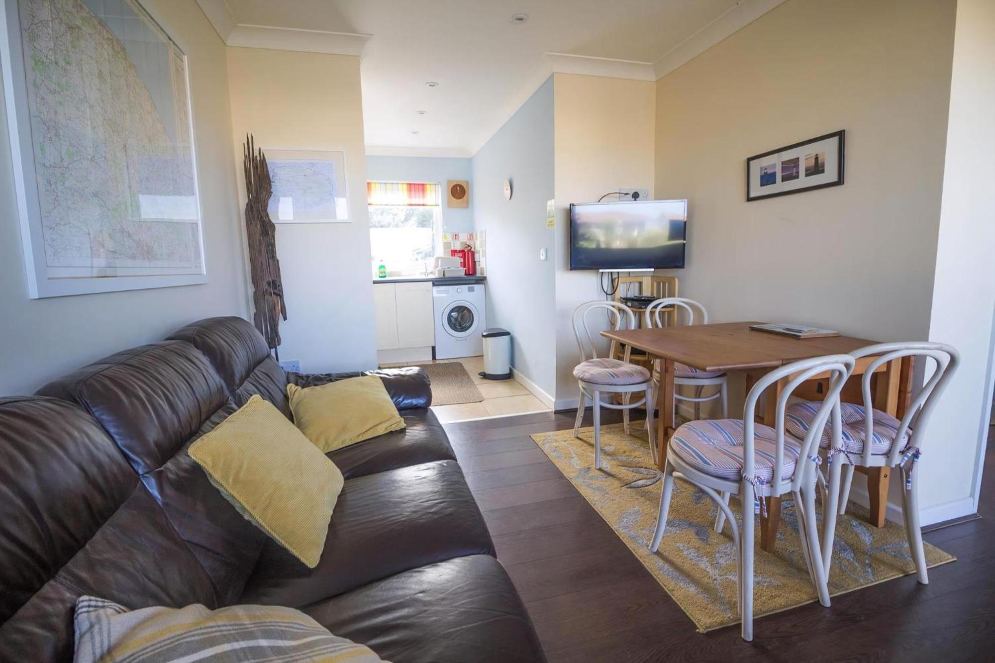 Chalet For Hire At Rainbows End Near A Beautiful Norfolk Beach Ref 31039R Bacton  ภายนอก รูปภาพ