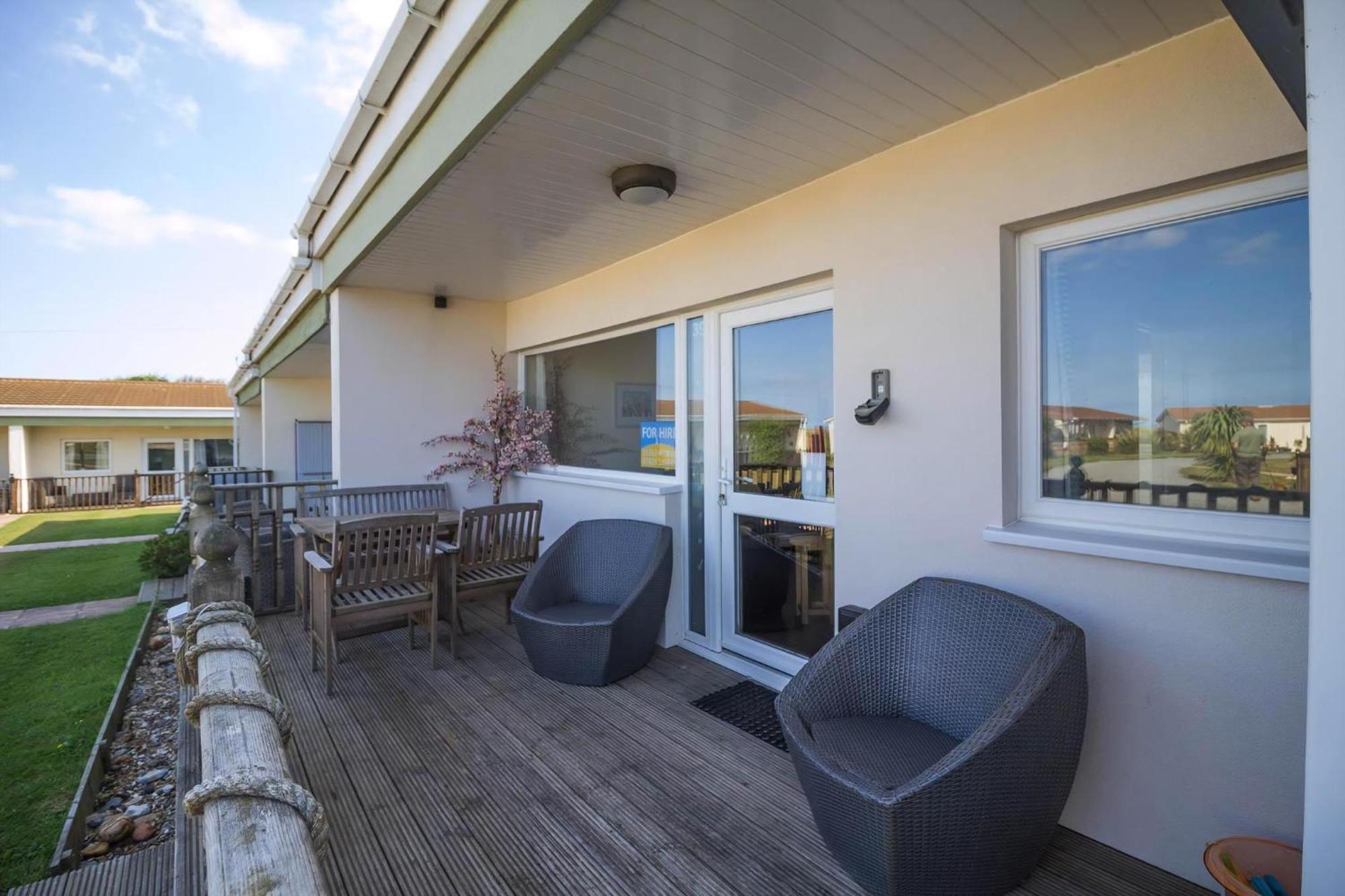 Chalet For Hire At Rainbows End Near A Beautiful Norfolk Beach Ref 31039R Bacton  ภายนอก รูปภาพ