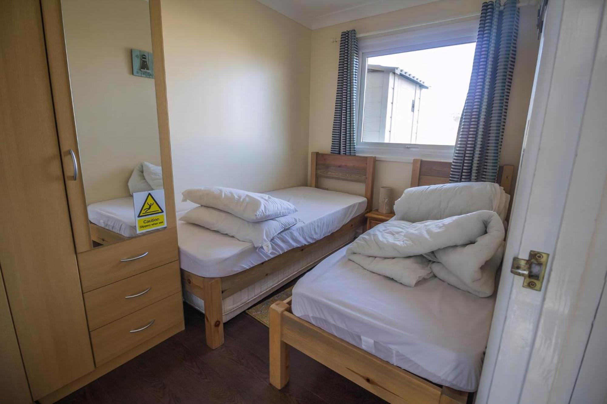 Chalet For Hire At Rainbows End Near A Beautiful Norfolk Beach Ref 31039R Bacton  ภายนอก รูปภาพ